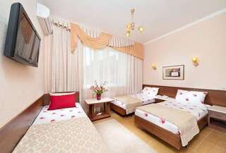 Гостиница Milotel M+ Анапа Стандартный трехместный номер-1
